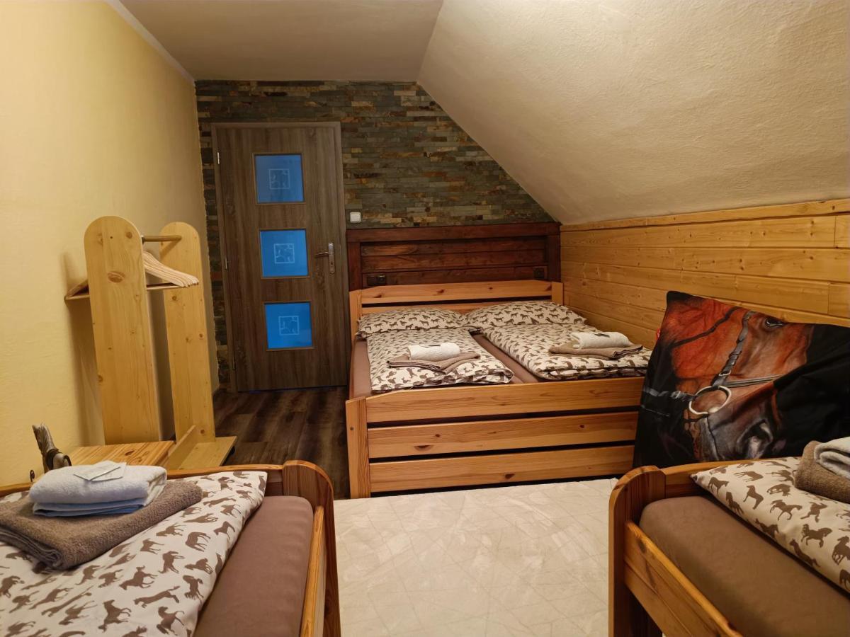Jizdarna Malenovice Apartman Malenovice  Kültér fotó